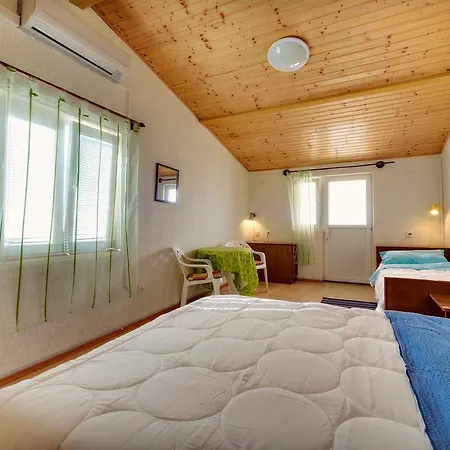 Luka Apartment *