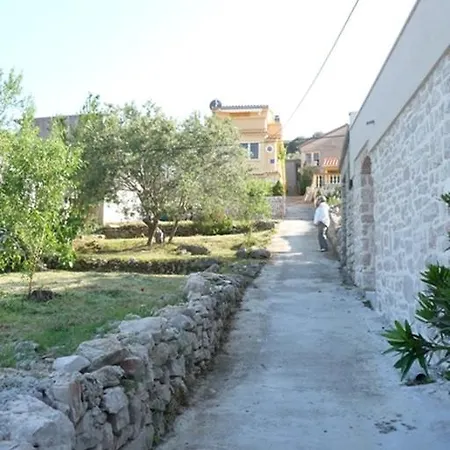 Apartment Luka Prvic Luka